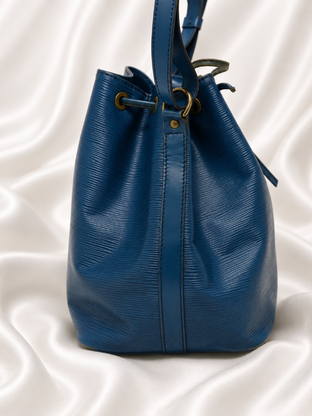 Louis Vuitton Petit Noe Handbag - Blue Epi Leather - Picture 3 of 12